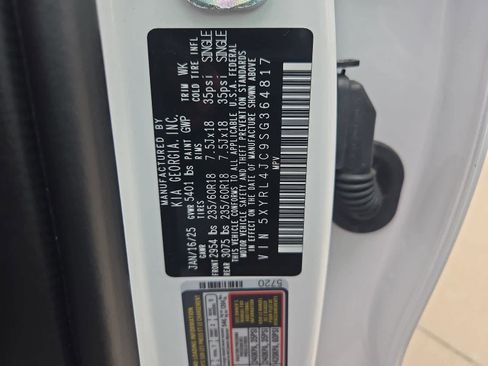 Certified 2025 Kia Sorento S image 34