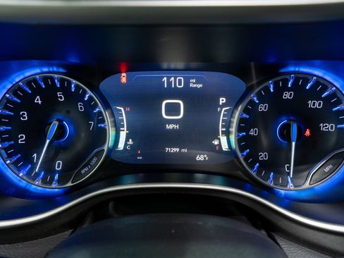 Used 2024 Chrysler Pacifica Touring-L image 24