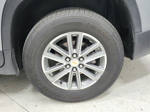Used 2023 Chevrolet Traverse LT FWD image 18