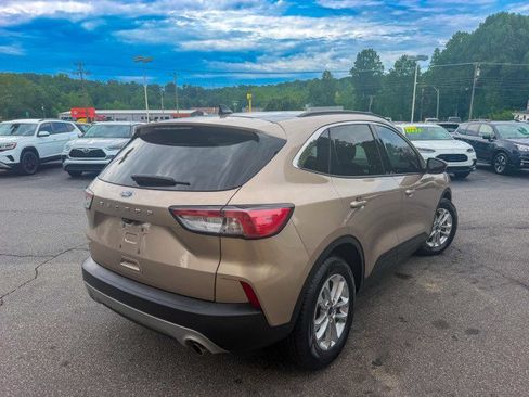 Used 2021 Ford Escape SE w/ Convenience Package FWD image 4