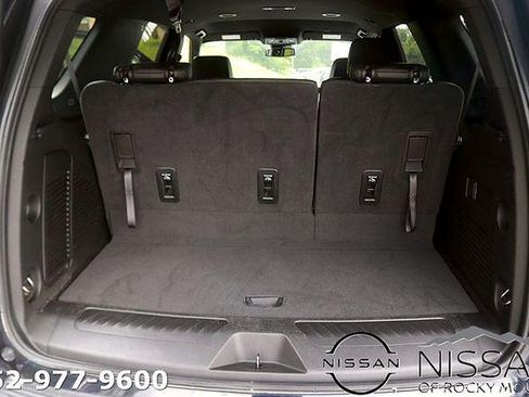 Used 2024 Chevrolet Tahoe LT RWD image 17