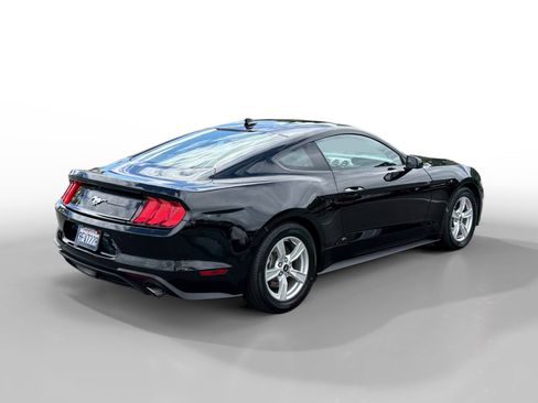 Certified 2022 Ford Mustang Coupe RWD image 5