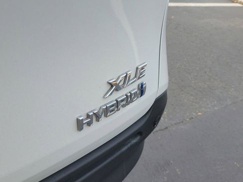 Used 2022 Toyota Sienna XLE image 6