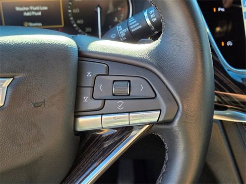 Used 2025 Cadillac XT6 Premium Luxury image 30