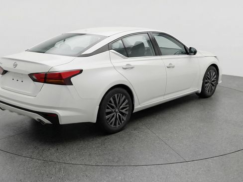 Used 2025 Nissan Altima 2.5 SV image 9