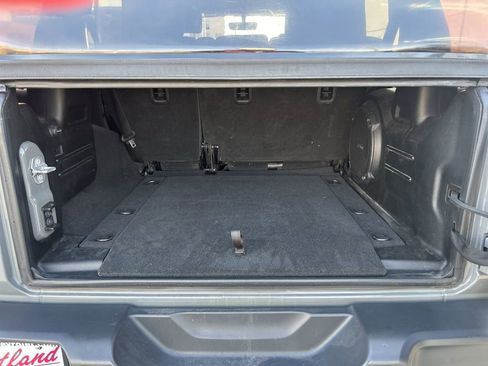 Used 2018 Jeep Wrangler Unlimited Sahara image 45