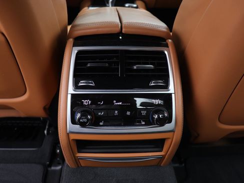 Used 2020 BMW 750i xDrive image 22