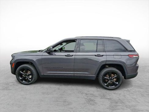 Certified 2024 Jeep Grand Cherokee Limited w/ Black Appearance Package AWD/4WD image 2