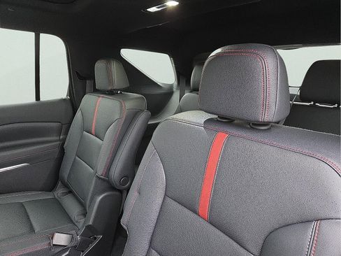 Used 2024 Chevrolet Traverse RS image 10