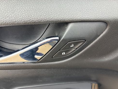 Used 2020 GMC Acadia SLE w/ Driver Convenience Package FWD image 9