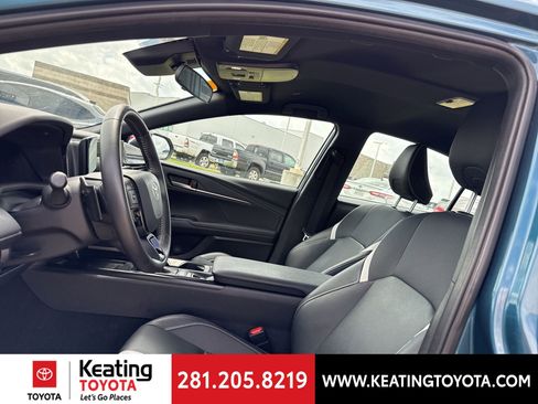 Used 2025 Toyota Camry SE image 16