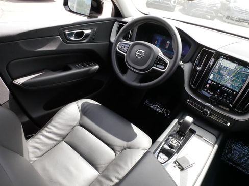 Used 2025 Volvo XC60 B5 Plus AWD/4WD image 9