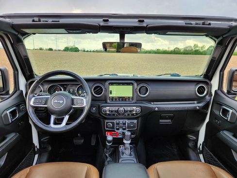 Used 2021 Jeep Wrangler Unlimited Rubicon 4xe w/ Cold Weather Group AWD/4WD image 7