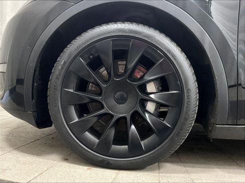 Used 2022 Tesla Model Y Long Range image 7