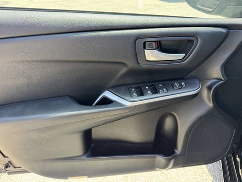 Used 2015 Toyota Camry SE FWD image 15