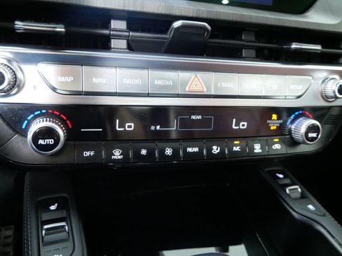 Certified 2024 Kia Telluride SX Prestige AWD/4WD image 33