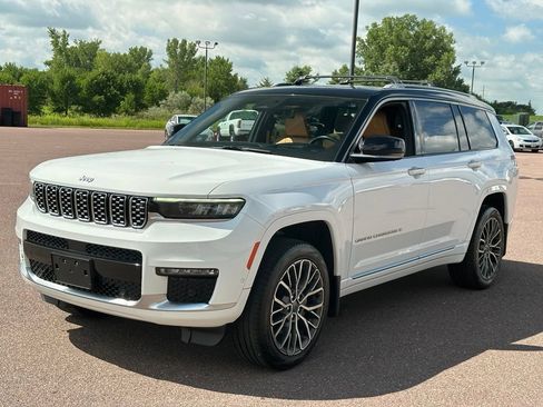 Used 2023 Jeep Grand Cherokee L Summit AWD/4WD image 4