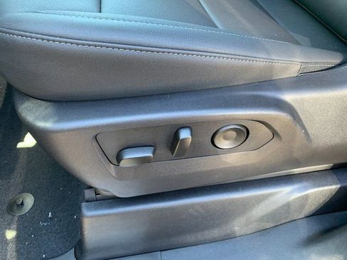 New 2025 GMC Sierra 2500 SLT w/ SLT Convenience Package image 18