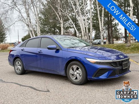 Used 2025 Hyundai Elantra SE image 2