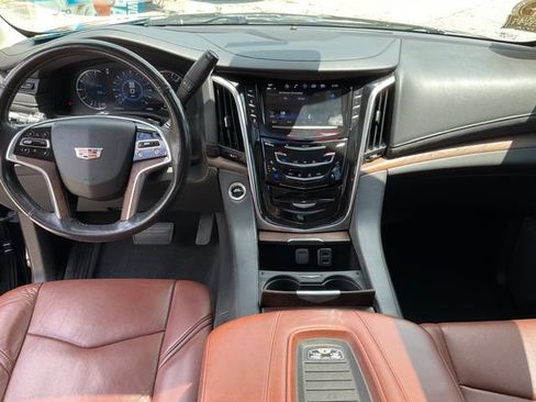 Used 2019 Cadillac Escalade Premium Luxury AWD/4WD image 4