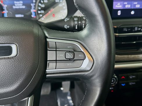 Used 2022 Jeep Compass Latitude AWD/4WD image 17