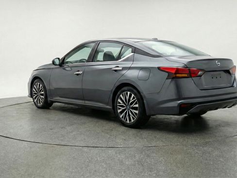 Used 2025 Nissan Altima 2.5 SV FWD image 6