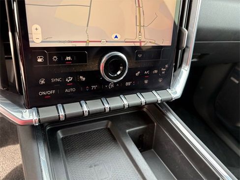 Used 2025 GMC Acadia Elevation image 13