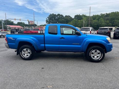 Used 2006 Toyota Tacoma PreRunner RWD image 6