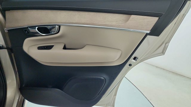 New 2026 Volvo XC90 T8 Plus w/ Protection Package Premier AWD/4WD image 36