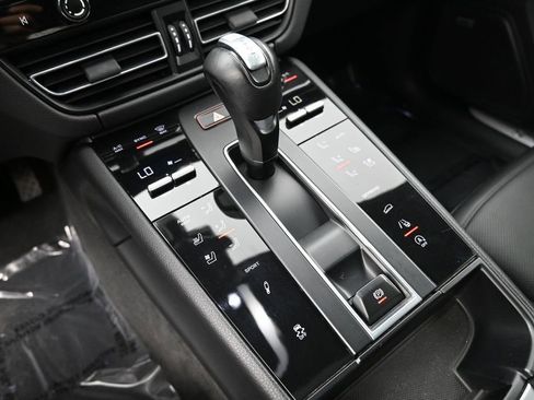 Certified 2023 Porsche Macan S AWD/4WD image 23