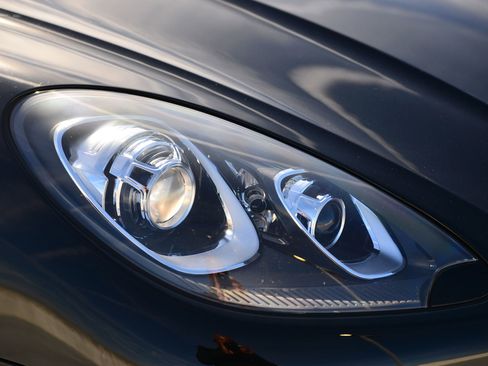 Used 2018 Porsche Macan S image 14