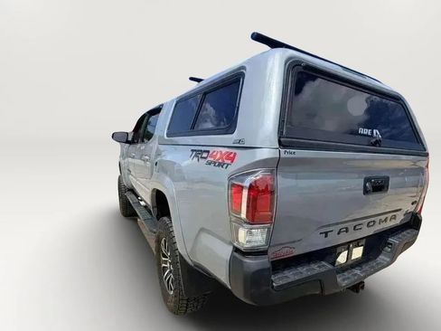 Used 2020 Toyota Tacoma TRD Sport AWD/4WD image 10