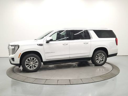Used 2025 GMC Yukon XL Denali AWD/4WD image 4