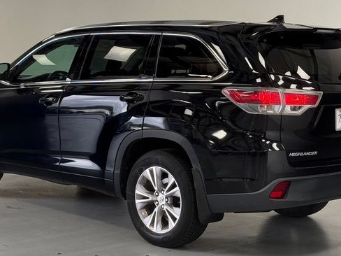 Used 2014 Toyota Highlander XLE AWD/4WD image 4