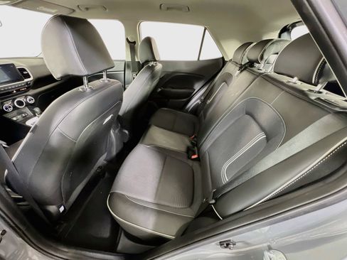 Used 2023 Hyundai Venue Limited image 30