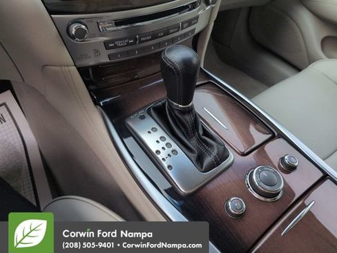 Used 2016 INFINITI Q70 3.7 w/ Deluxe Touring Package AWD/4WD image 18