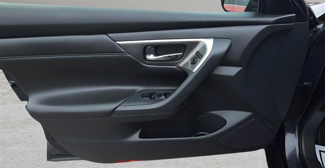 Used 2014 Nissan Altima 2.5 SL w/ Moonroof Package FWD image 9