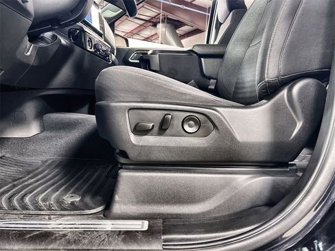 Used 2022 Chevrolet Silverado 1500 LT image 12