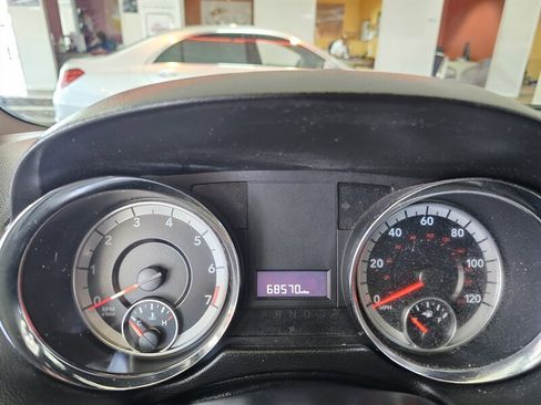 Used 2019 Dodge Grand Caravan SXT image 13