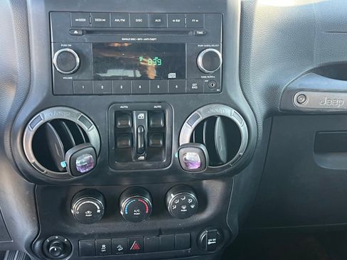 Used 2018 Jeep Wrangler Unlimited Sport S image 28