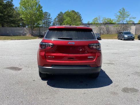 Used 2025 Jeep Compass Latitude AWD/4WD image 5