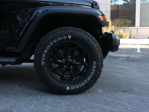 Used 2021 Jeep Gladiator Sport image 4