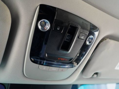 Used 2022 Kia Sorento S w/ Panoramic Sunroof Package FWD image 11