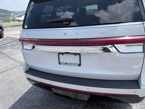 Used 2024 Lincoln Navigator Reserve AWD/4WD image 16