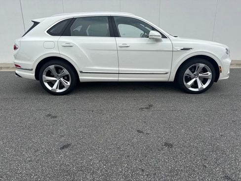 Used 2025 Bentley Bentayga AWD/4WD image 8