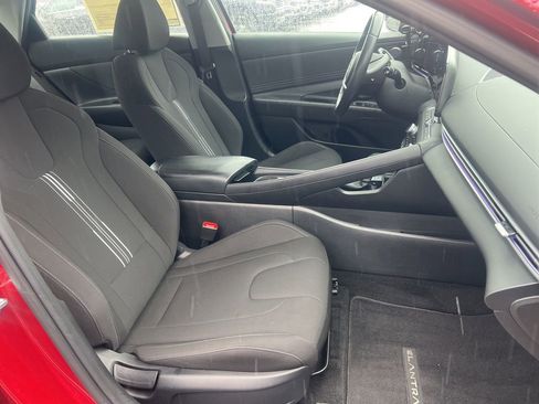 Used 2024 Hyundai Elantra SEL w/ Convenience Package image 24