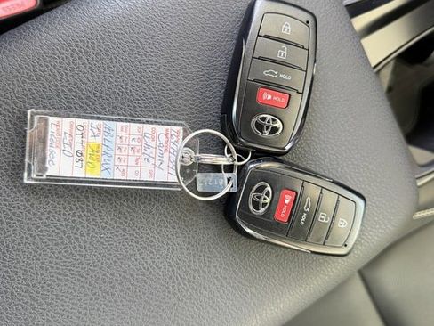 Used 2025 Toyota Camry SE AWD/4WD image 30