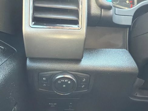 Used 2019 Ford F150 XLT w/ Equipment Group 302A Luxury AWD/4WD image 14