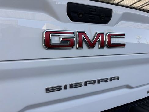 Used 2023 GMC Sierra 2500 AT4 w/ AT4 Preferred Package AWD/4WD image 9