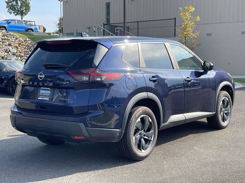 Used 2024 Nissan Rogue SV AWD/4WD image 3